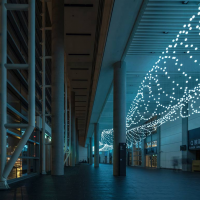 公共藝術獎揭曉入圍名單！4,000顆藍色手工玻璃光球漂浮台北南港展覽館　反應人性及科技二元性