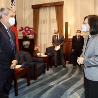 中美洲銀行攜手台灣30載 總裁獲頒紫色大綬景星勳章、簽署經濟復甦婦女賦權計畫