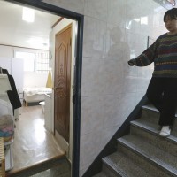 多達33萬戶居民選擇半地下住宅 南韓房租究竟多高？