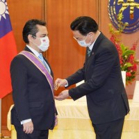Taiwan foreign minister confers medal to outgoing Guatemalan ambassador