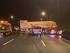 Container truck blocks Taiwan's National Freeway 1, causing accident