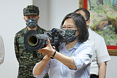 Photo of the Day: Taiwan's president trains on anti-tank weapon