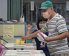 Voting for Taiwan's 9-in-1 local elections, constitutional referendum begins