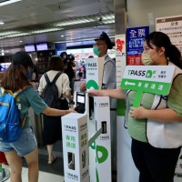 台灣TPASS月票兩天41.4萬人次使用 北車首個上班日順暢 高雄部分乘客「未開卡」卡關