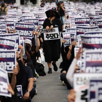 不堪家長騷擾　南韓教師接連輕生　國會通過修法維護權益