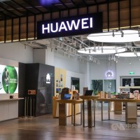 Taiwan economics minister defends Huawei suppliers