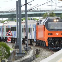 Taiwan's new E500 train engine unveiled to the public