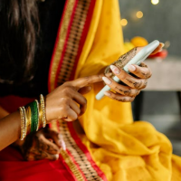 數位乞討：印度跨性別者的機會與困境