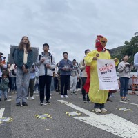 Taiwan protesters call for an end to battery hens