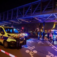 巴黎鐵塔附近驚傳砍人事件1死2傷 嫌犯高喊「真主至大」