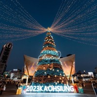 「2023高雄聖誕生活節」25公尺聖誕樹、燈光作品、市集、22組表演卡司　市府再加碼商圈優惠券