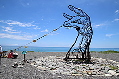 Photo of the Day: Canadian artist's sculpture commemorating Taiwan Indigenous people