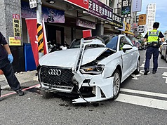 Drunk Taiwanese nightclub hostess crashes car, kills pedestrian in Tainan