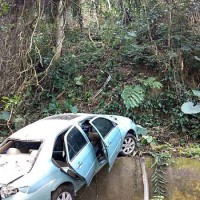 Driver flees car crash, abandons son in central Taiwan