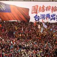 【2024總統大選選前之夜】台灣國民黨稱人數破20萬「從尾走到頭要花37分」
