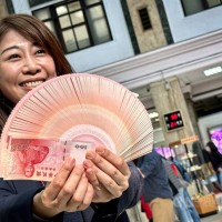 Taiwan prepares for Lunar New Year with annual banknote exchange service