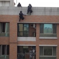 Kaohsiung police rappel down building to bust alleged fraud ring