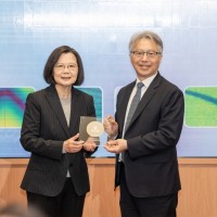 首台「5位元超導量子電腦」開發成功　蔡英文訪中研院：讓世界看見台灣製造可走進未來
