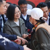 Taiwan president hands out lucky bags at Guandu Temple
