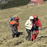 Helicopter picks up 3 hikers from separate locations in Taiwan mountains