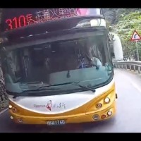 Video shows scooter narrowly avoiding crash with bus in Taiwan's Taroko Gorge