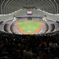 日本讀賣巨人台北大巨蛋交流賽  滿場近3.8萬人破台灣棒球賽紀錄