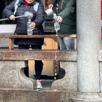 台灣長輩團清水寺盛水「裝滿寶特瓶」！遭外國人提醒還嗆「不裝幹嘛上來」
