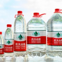 飲料包裝「不夠愛國」？中國瓶裝水巨擘農夫山泉遭小粉紅出征