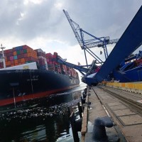 Taiwanese-owned Yang Ming container ship causes accident at Turkish port