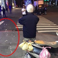 Hoodlum hurls cakes all over street at Taipei's ATT 4 FUN